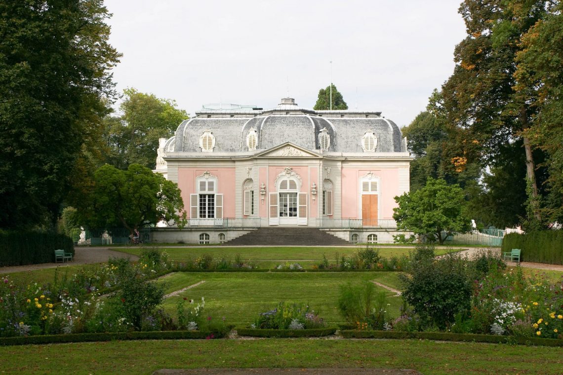 Das Schloss Benrath in der Nähe von Düsseldorf