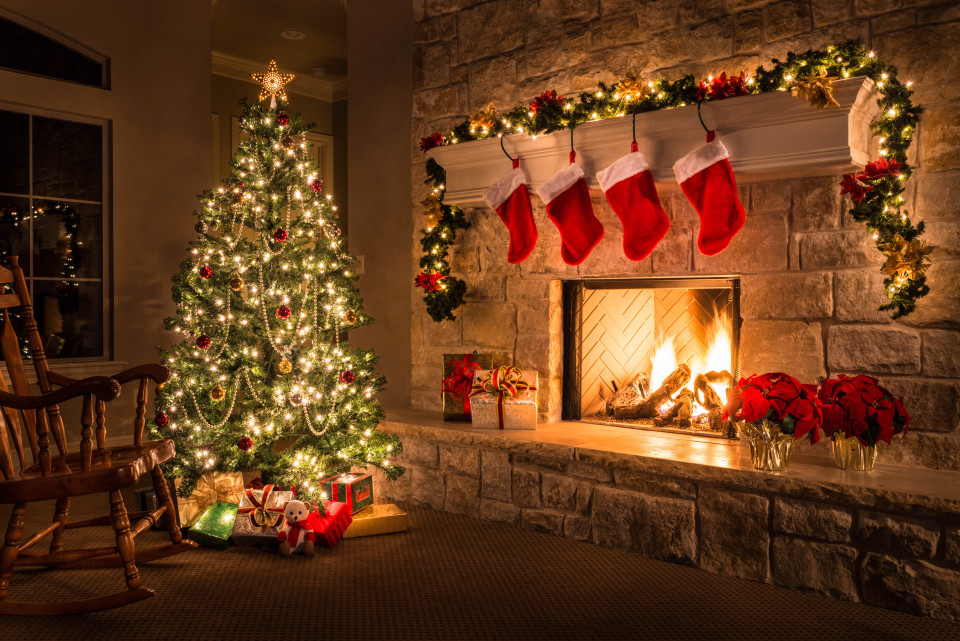 weihnachten.-feuer-im-kamin-knistert-hearth-baum-istock_73654441_xlarge-2-960x641.jpg