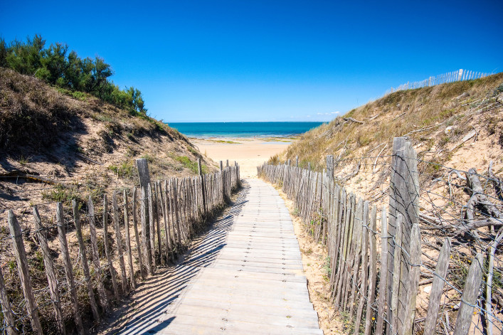Strandpromenade auf der Île de Ré in Frankreich