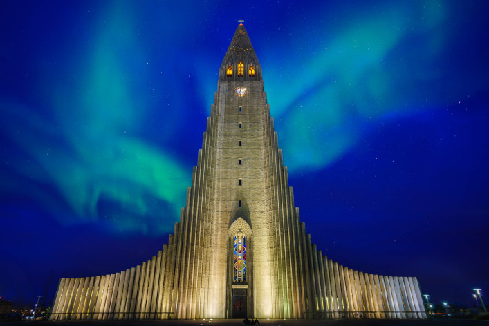 Kirche Hallgrímurs mit Northern Light iStock_000057190602_Large-2