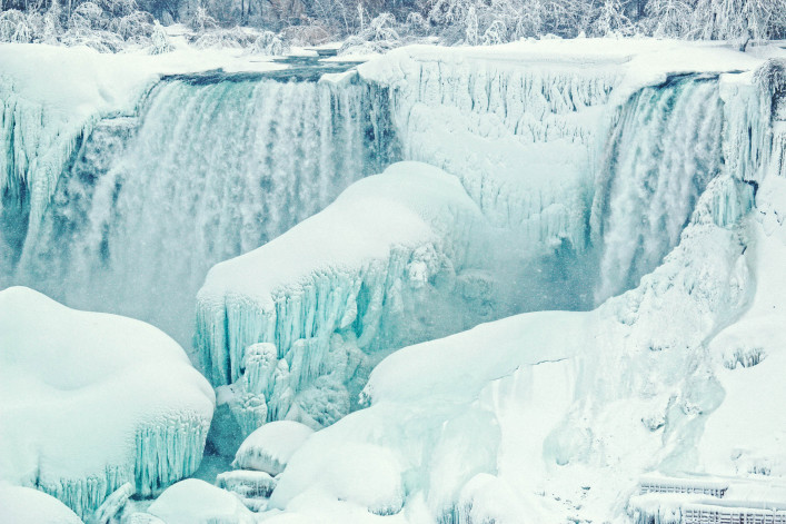Die zugefrorenen Niagarafälle