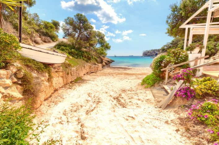 cala-portals-vells-calvia-mallorca_shutterstock_1541284952