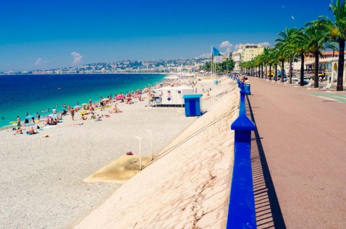 Stadtstrand-Nizza-iStock-497312688_900x600