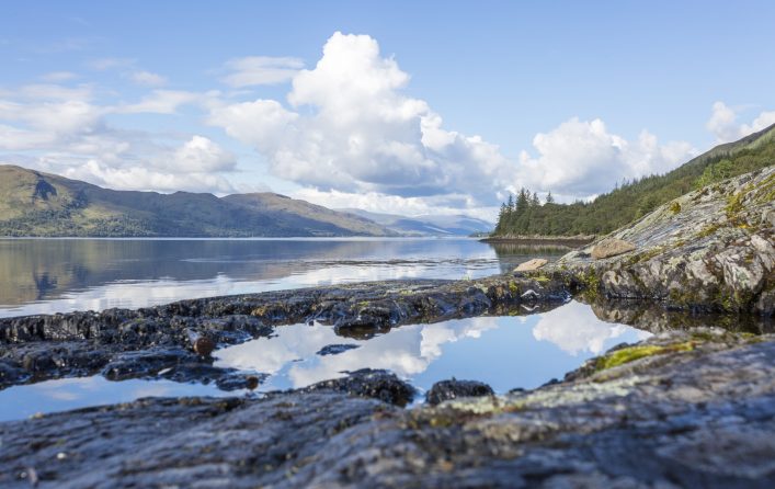 Loch Eil in the Scottish Highlands. Lake with trees, reflections and blue sky_shutterstock_711005494_klein