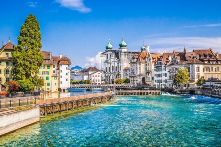 Historisches Stadtzentrum und Jesuitenkirche St. Franz Xaver in Luzern