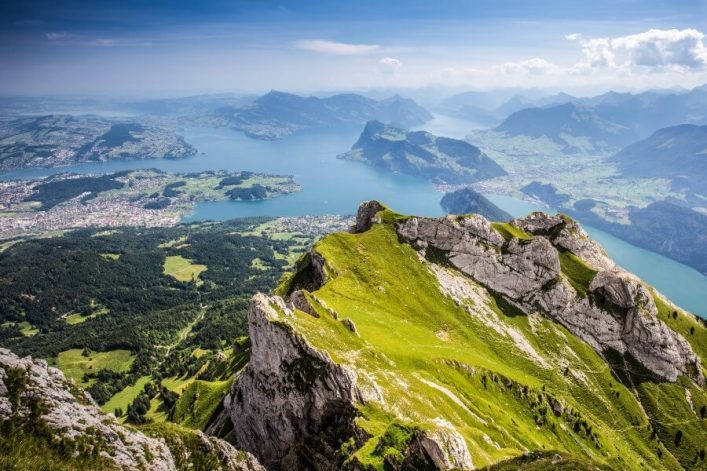 lucerne-lake-vierwaldstattersee-shutterstock_346374545_900x600
