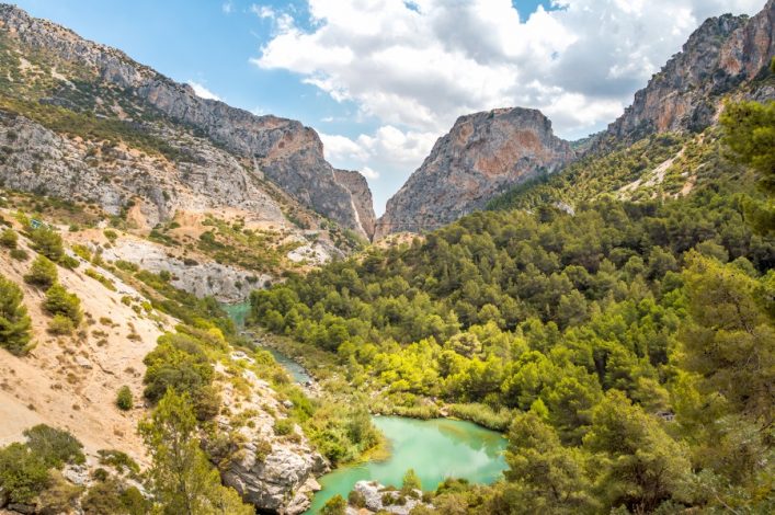 valley-caminto-del-rey_shutterstock_340364501_900x600