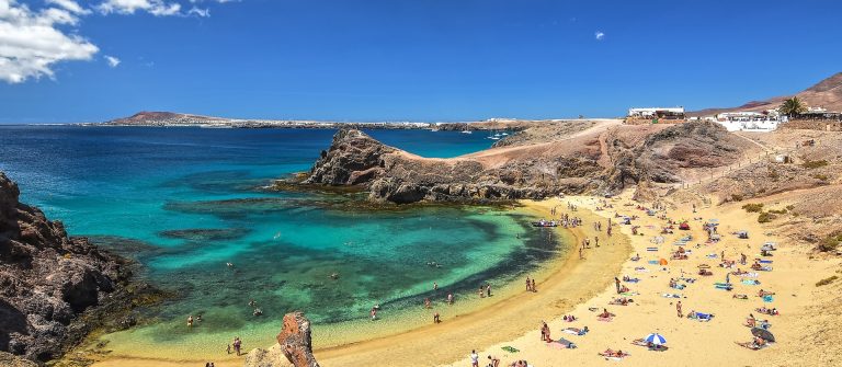 Playa Papagayo Lanzarote shutterstock_701679028