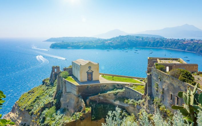 Die Insel Procida vor Neapel in Italien