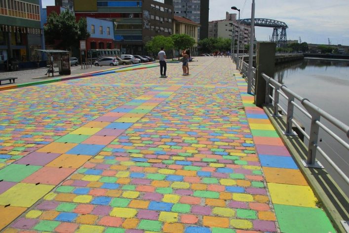 Sogar die Straßen sind bunt