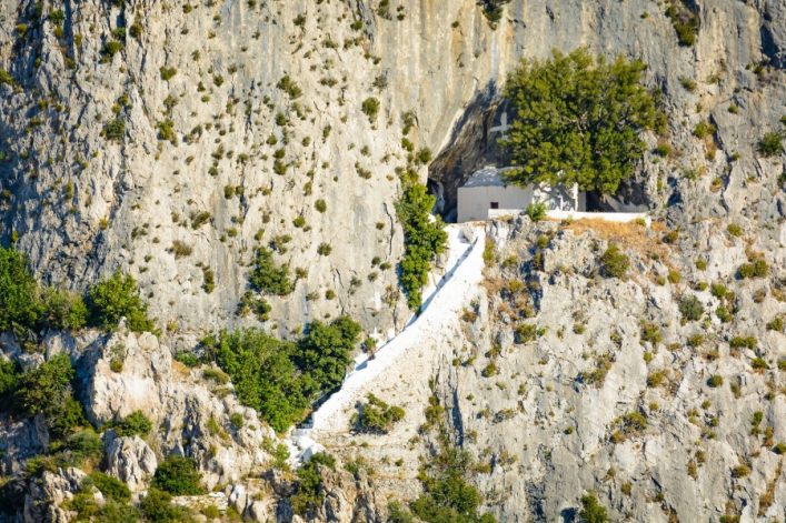 Pythagoras-entrance-to-the-cave-Greece-the-island-of-Samos-shutterstock_478125607_900x600