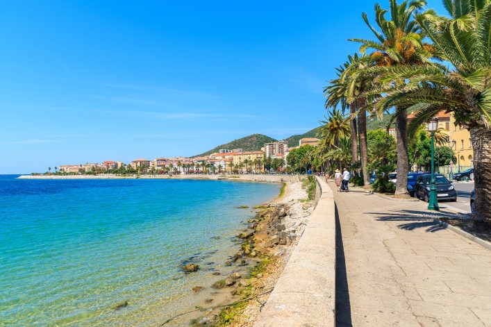 Strandpromenade in Ajaccio auf der Insel Korsika