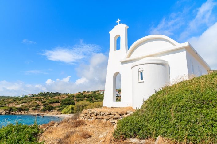 Eine hübsche weiße Kirche auf Samos