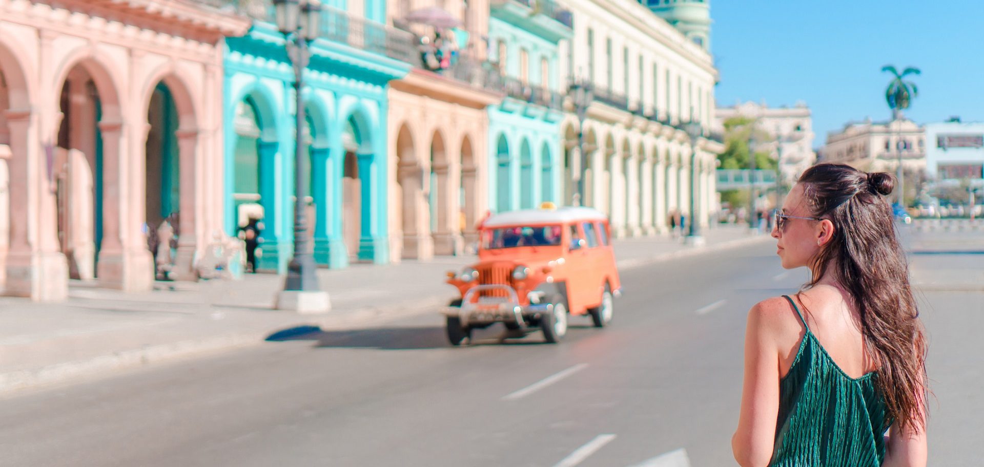 Eine Urlauberin in Havanna auf Kuba