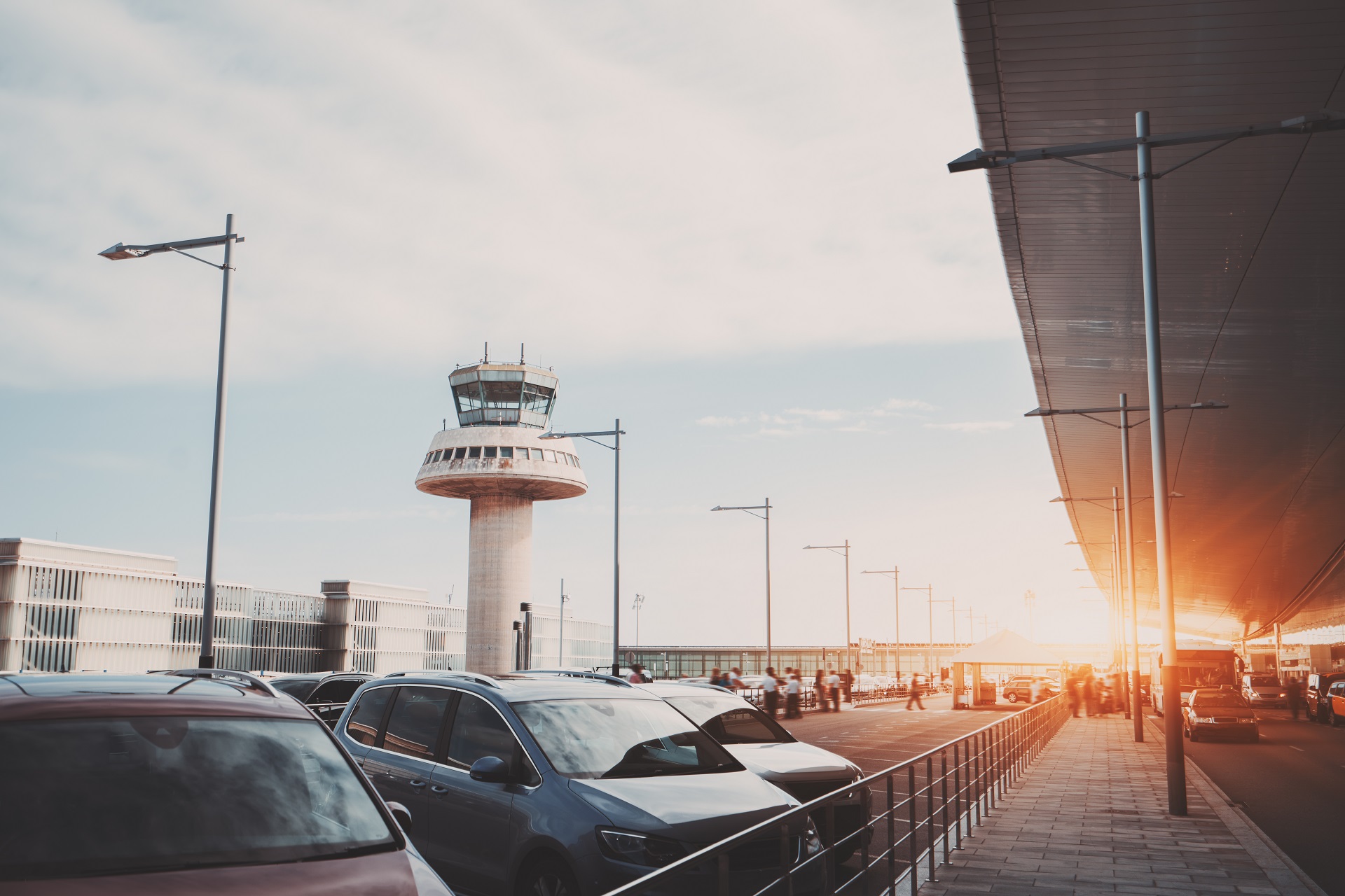 Günstug Parken Am Flughafen Nantes www.urlaubsguru.de