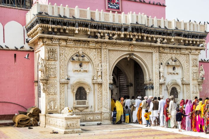 Schlange vor dem Rattentempel