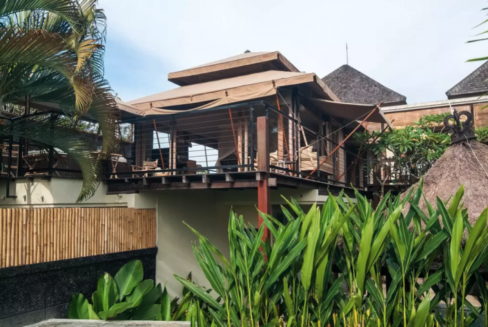 Im Baumhaus schlafen und den Blick über Reisterrassen genießen