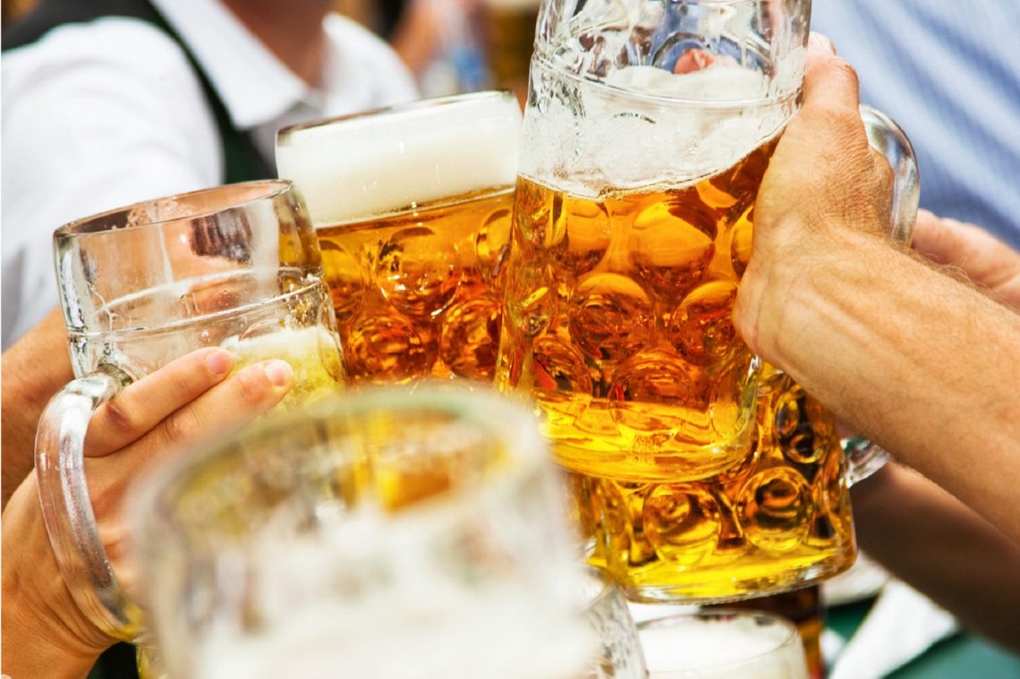Im Biergarten anstoßen