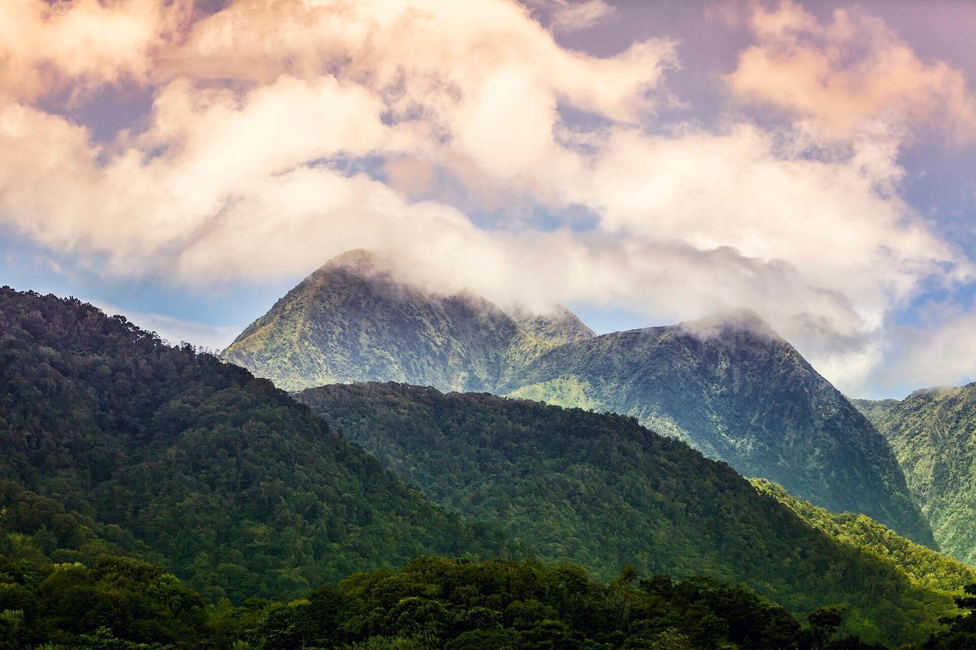 Der Vulkan auf Martinique prägt das Landschaftsbild
