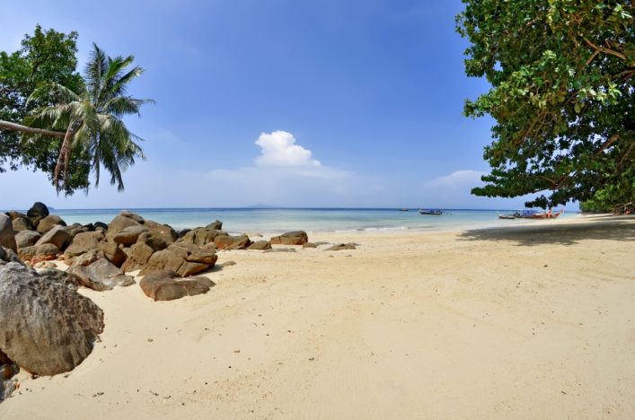 Phak-Nam-Bay_GettyImages_835271688_900x600