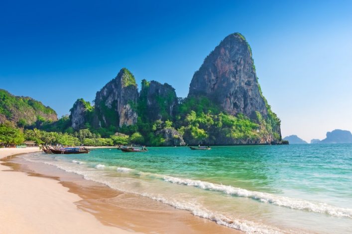 Railay-Beach-Krabi_shutterstock_77099856_900x600
