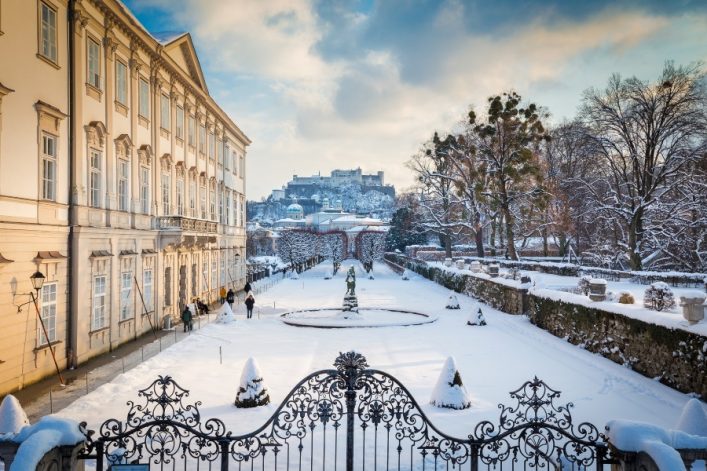mirabellgarten-winter-salzburg_shutterstock_568232629_900x600
