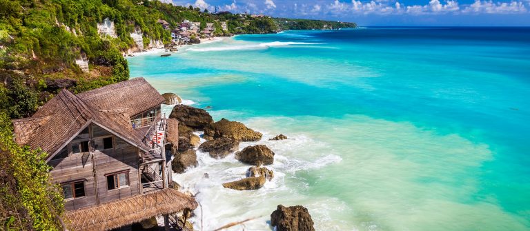 Türkises Meer vor Bali in Indonesien
