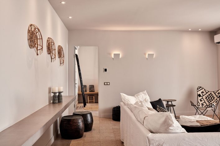 Minos Beach Art Hotel