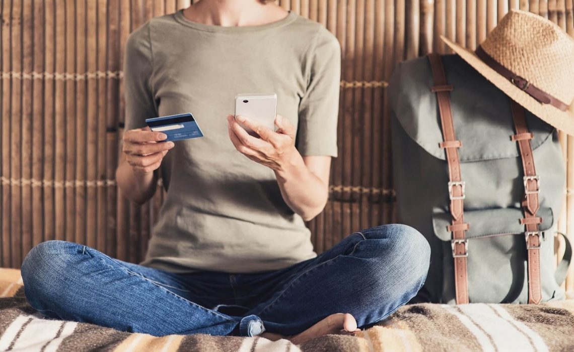 Frau mit Kreditkarte