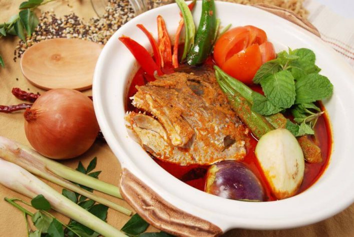 Fish Head Soup aus der Küche Singapurs