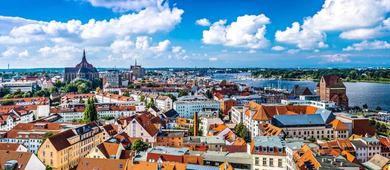 Rostock-Deutschland-iStock_000035003452_Large-2