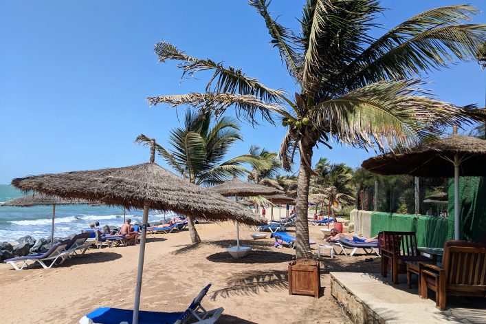 Der Strand am KAIRABA Beach Hotel in Gambia