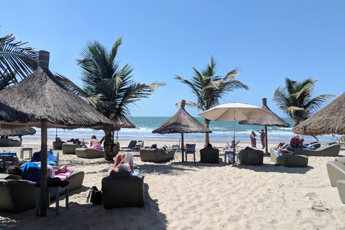 Der Strand am Balafon Beach Resort in Gambia