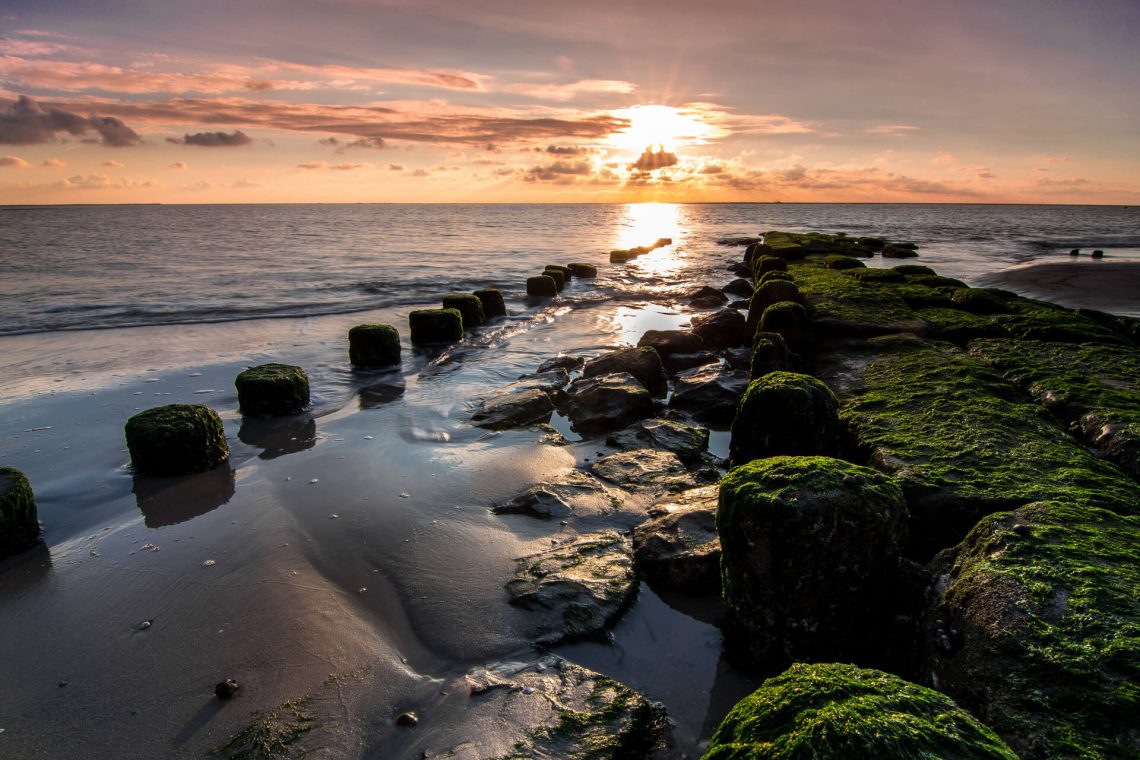 Bei Sonnenuntergang am Strand auf Borkum.