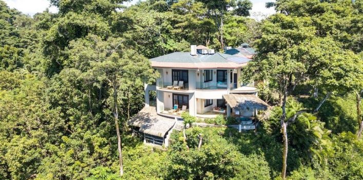 Arenas del Mar Beachfront & Rainforest Resort