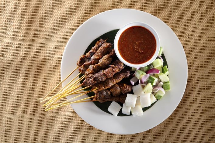 Satay Spieße werden in Malaysia gerne und oft gegessen