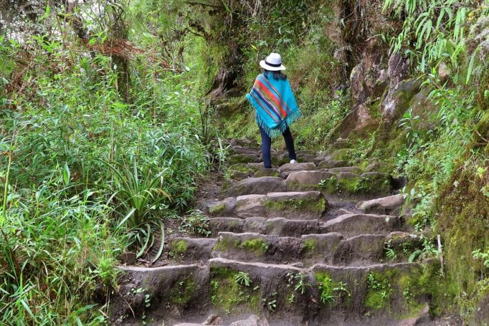 Huayna Picchu, Peru: Diese Wanderung wird auch „Hike of Death“ genannt, weil sie an extrem steilen Hängen entlang führt. Die Stufen und Wanderwege sind häufig sehr glatt.