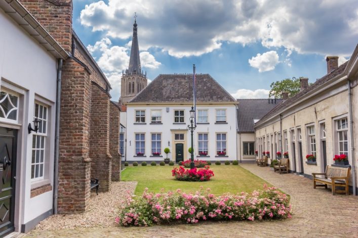 Courtyard-of-the-historic-guest-house-of-Doesburg-Holland_shutterstock_1148712695_900x600