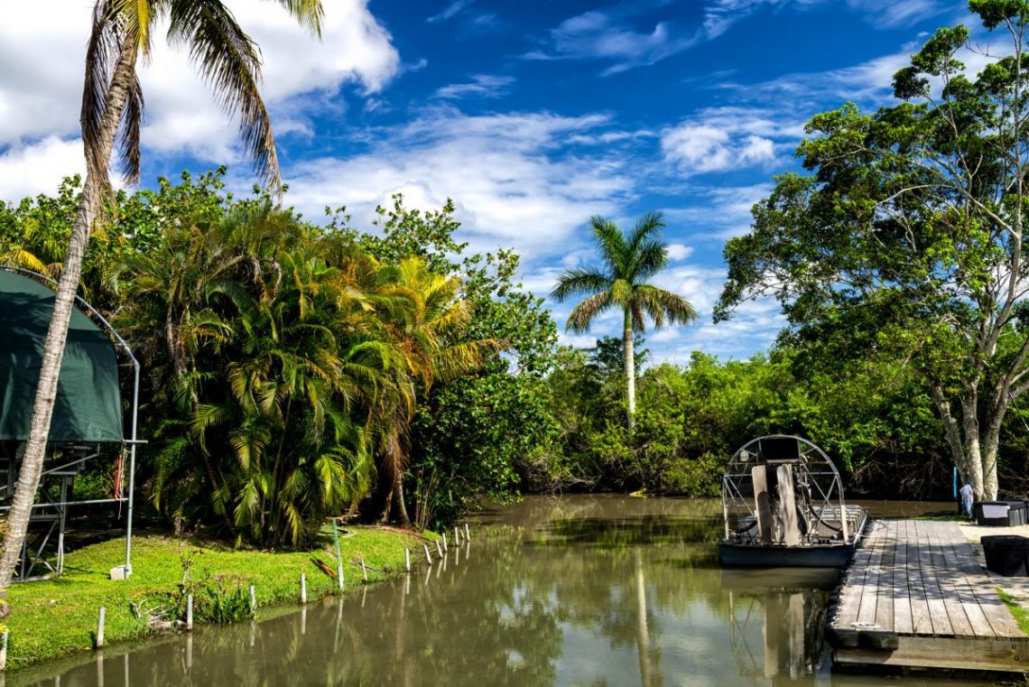 Airboats-in-the-Everglades-National-Park-iStock_000037983554_900x600