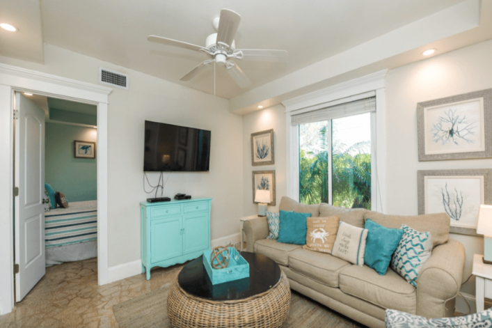 UG-Amilocals_BayBreezes-Wohnzimmer-1