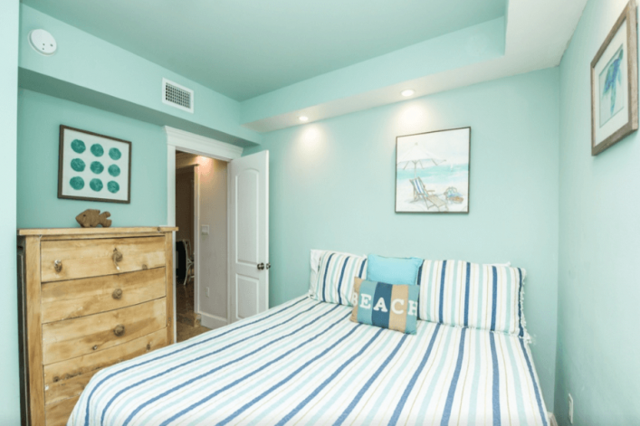 UG-Amilocals_BayBreezes-Zimmer-1