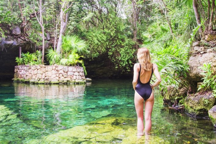 Cenote nahe Cancun Mexiko