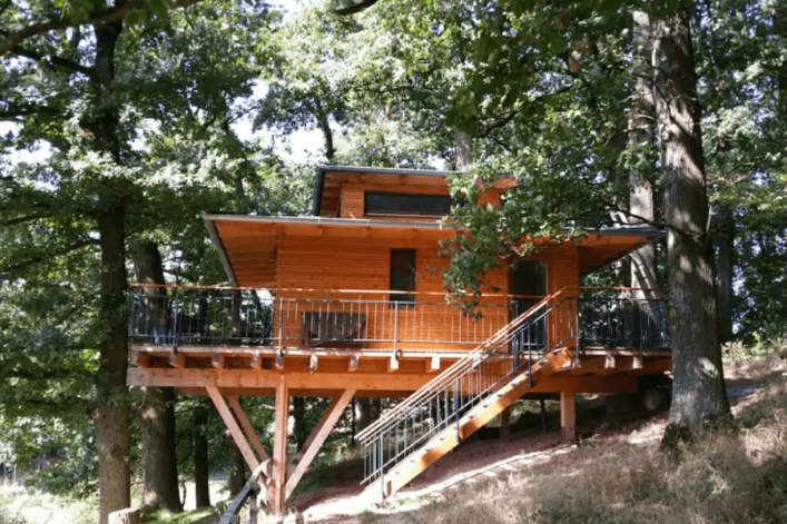 UG-Airbnb_Baumhaus-Deutschland-Familie1-1