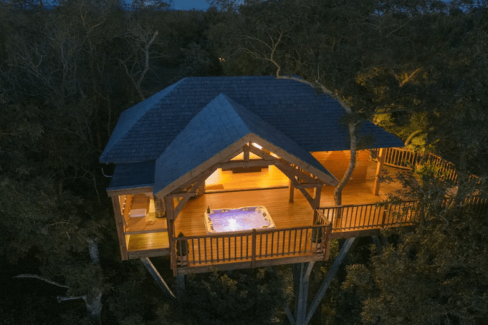 UG-Airbnb_Baumhaus-Frankreich-Luxusbaumhaus-1
