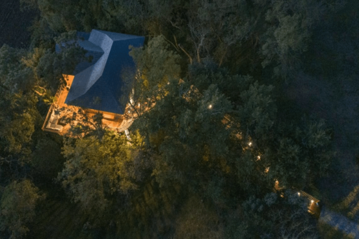 UG-Airbnb_Baumhaus-Frankreich-Luxusbaumhaus3-1