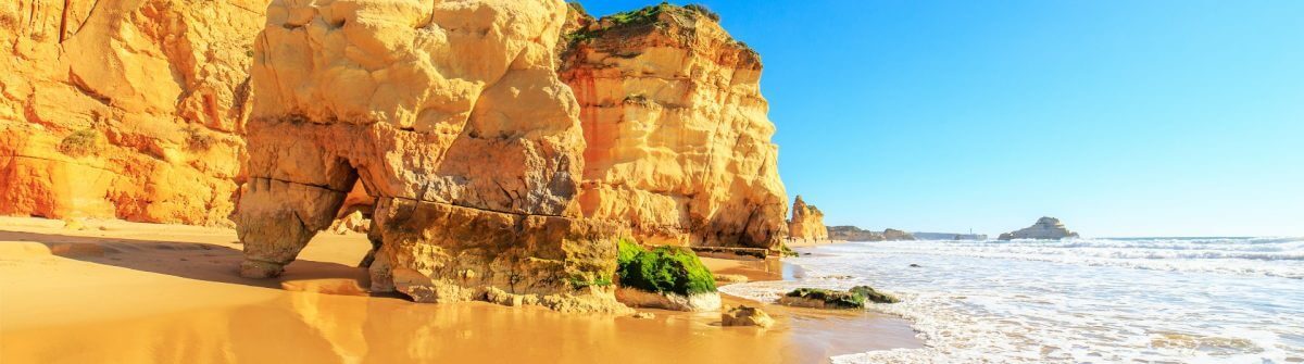 Die Strände der Algarve, hier der Praia da Rocha Portimao
