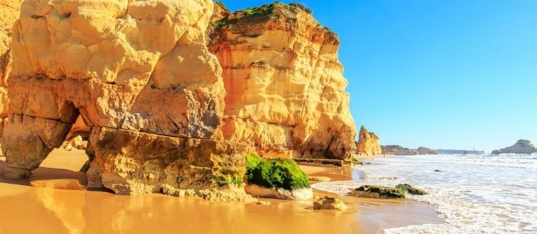 Die Strände der Algarve, hier der Praia da Rocha Portimao