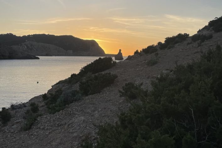 Sonnenuntergang-in-Cala-Benirras-Foto-Caro-Özbeck