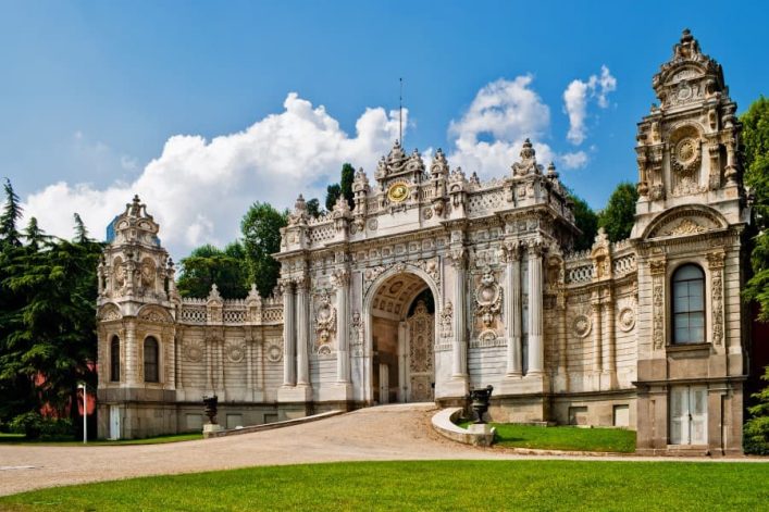 Dolmabahce-Palast-Tuerkei_shutterstock_90692878