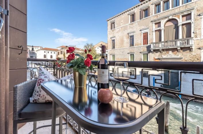 Holidu_RivaDegliSchiavoniBoutiqueApartment_Venedig_ID50042701_Balkon